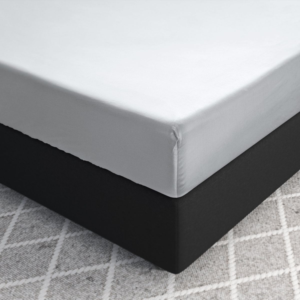 Zelesta Primaviera Satin Deluxe Fitted Sheet White image