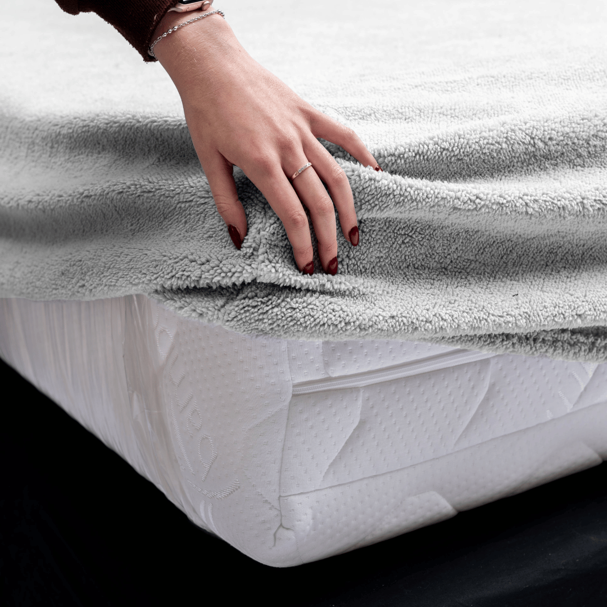 Zelesta Teddy Fitted Sheet - Grey image