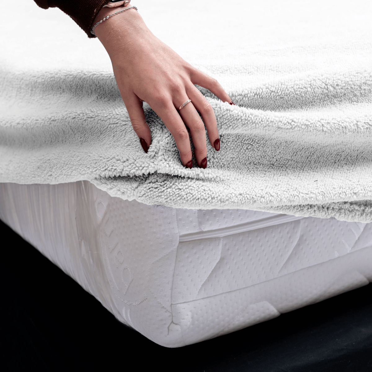 Zelesta Teddy Fitted Sheet - White image
